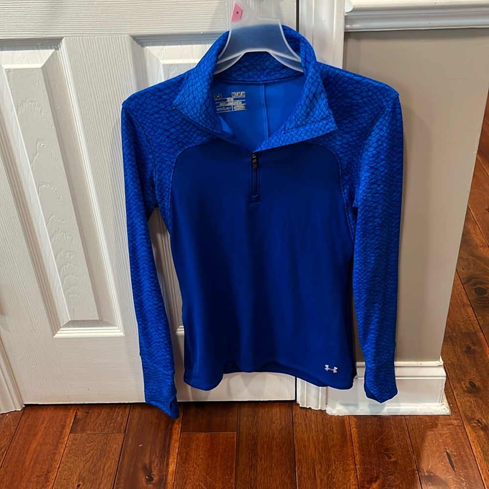 Women’s under armor fitted top size Medium